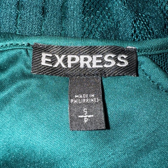 EXPRESS Emerald Green Lace Eyelash Fringe S/S Keyhole Top NWOT Size Small - Picture 8 of 8